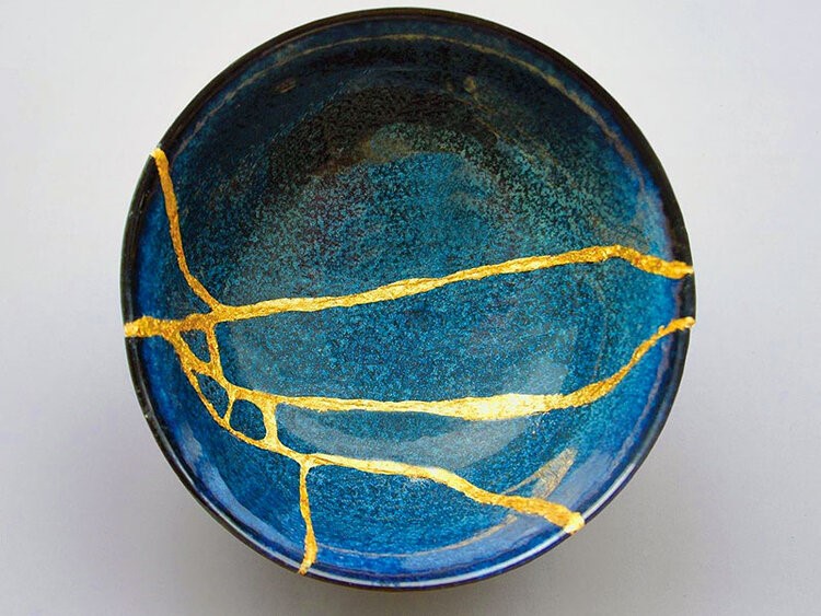 DIY Kintsugi - Broken bonsai pot repaired with gold colored powder and  epoxy 